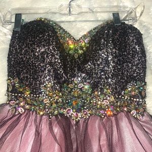 Gorgeous Clarisse event dress Size 5/6 new condition! Stunning jewels